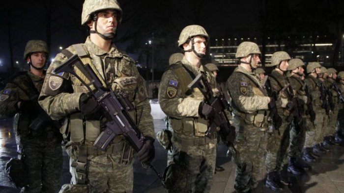 “Associated Press”: Pas formimit të Ushtrisë së Kosovës, Serbia shqyrton mundësinë e ndërhyrjes ushtarake