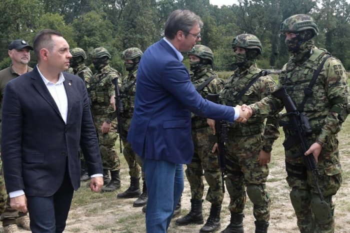 Vuçiq me gjeneralë vjen te kufiri i Kosovës