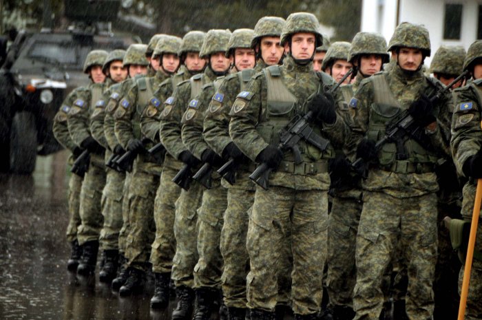 SHBA e para uron për Ushtrinë, ka një thirrje për Kosovën dhe Serbinë
