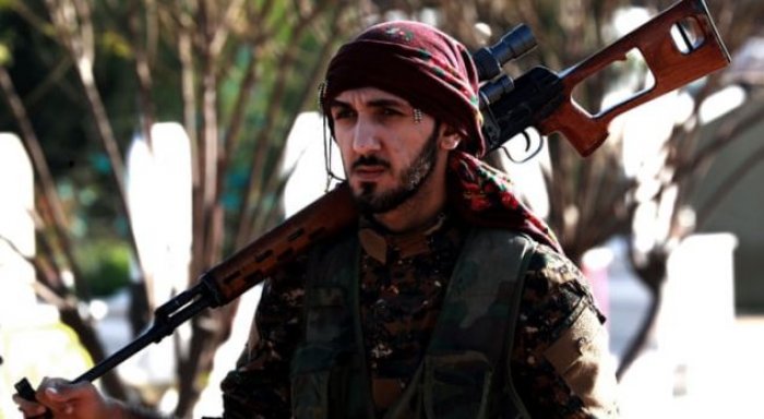 Kurdët ia marrin qytetin e fundit ISIS-it në Siri