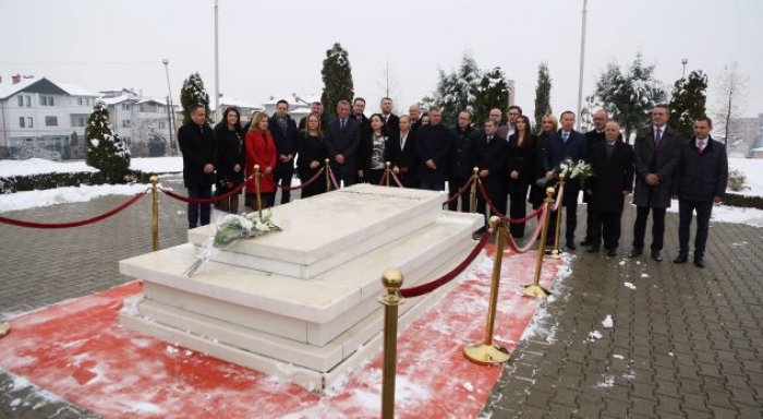 LDK shkon te varri i Rugovës pas votimit të ushtrisë