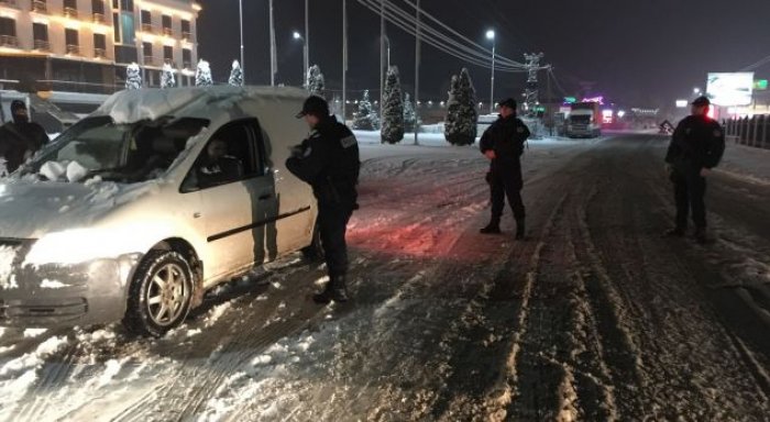 Policia e Kosovës e pranishme në të gjitha pikat që çojnë në hyrje të Mitrovicës