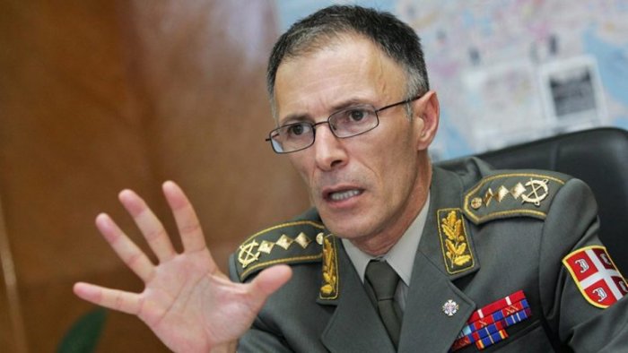Shefi i Shtabit të ushtrisë serbe: Po përcjellim me vigjilencë situatën në Kosovë
