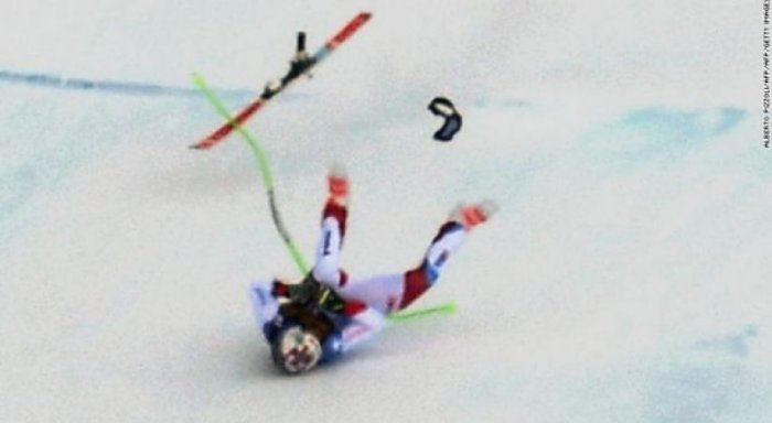 Tmerr: Një skiator në Zvicër rrëzohet me shpejtësi shumë të madhe