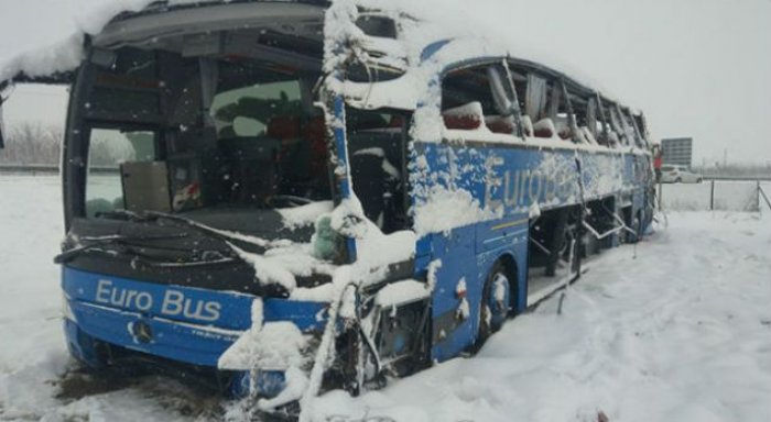 Tre të vdekur dhe 32 të lënduar në aksidentin e autobusit nga Maqedonia në Serbi