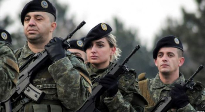 Gazeta spanjolle shkruan për themelimin e Ushtrisë së Kosovës: U arrit me mbështetjen e SHBA-ve