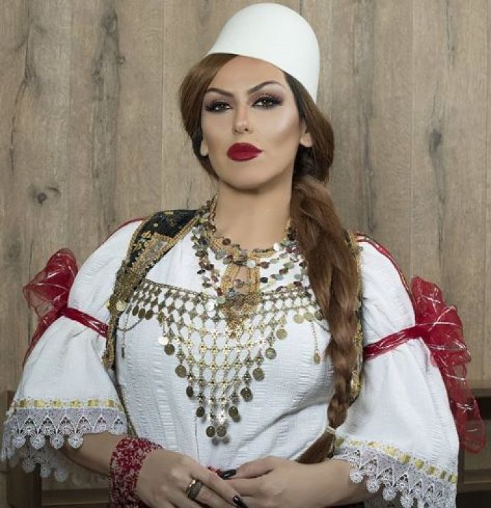 Arta Bajrami, publikon albumin 'Dasma Shqiptare' (Foto)