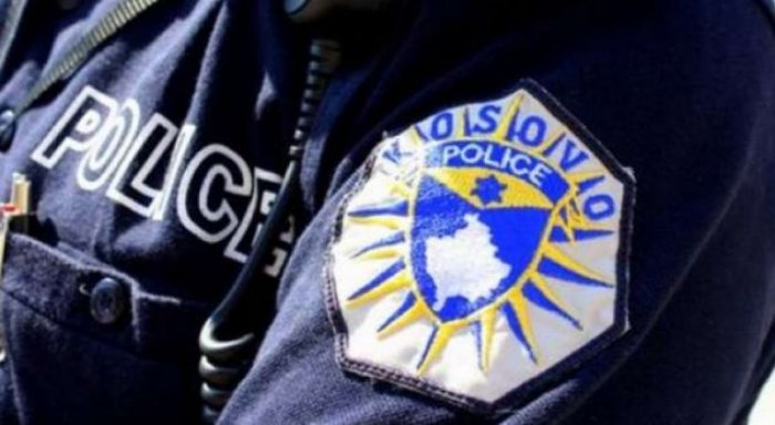 Suspendohen 2 policët e Kosovës që lanë trupin e vdekur të digjet për një kafe
