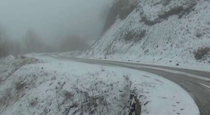 Reshje intensive bore në Maqedoni, rekomandohet kujdes për shoferët