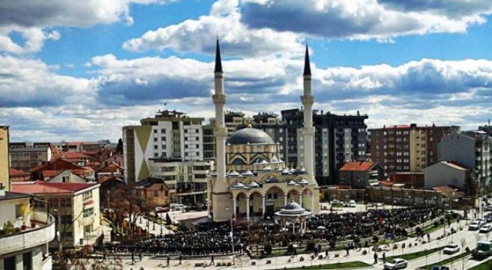Imami i Mitrovicës: Krerët shtetëror po e ndiejnë vetën me marre pse janë mysliman