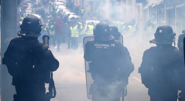 Policia franceze kërcënon se do t’i fillojë protestat kundër Makronit