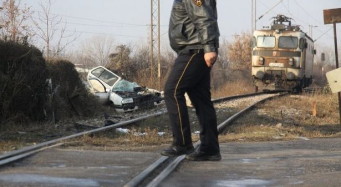 Tragjedi në Shkup: Vdes polici shqiptar pas përplasjes së makinës së tij nga treni