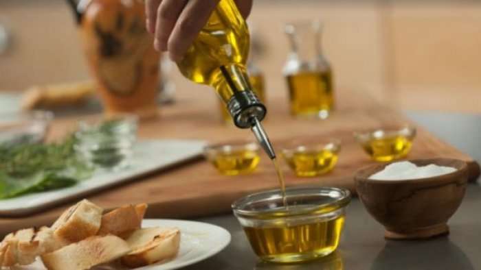 Vaji i ullirit një produkt delikat, si duhet ta ruani…
