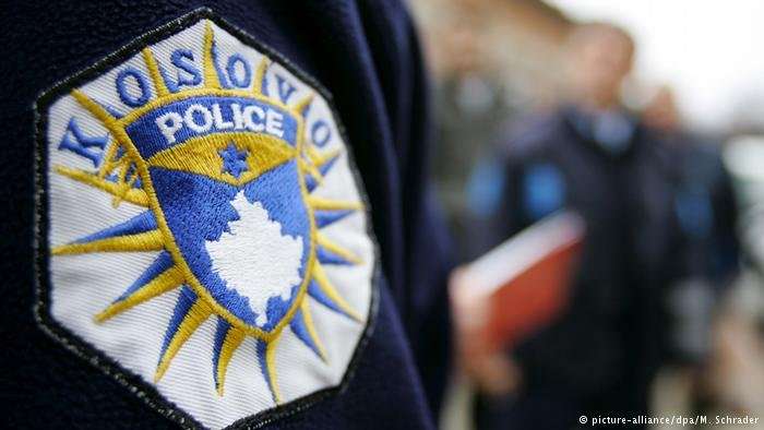 Nën ndikimin e alkoolit kosovari aksidentohet dhe pas arrestimit sulmon fizikisht policin