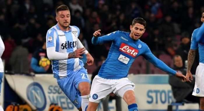 Napoli fiton bindshëm derbin e javës ndaj Lazios, rimerr kreun në Serie A