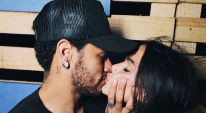 Neymar e konfirmon të dashurën e re
