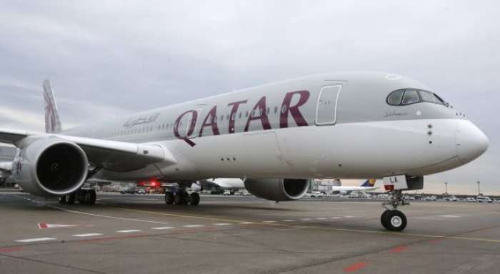Avioni nga Katari detyrohet të ulet pasi gruaja zbulon tradhtinë e burrit gjatë fluturimit