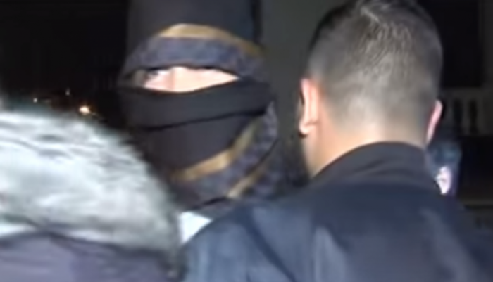 Roanldo shfaqet i maskuar, zbulohet arsyeja… (VIDEO)