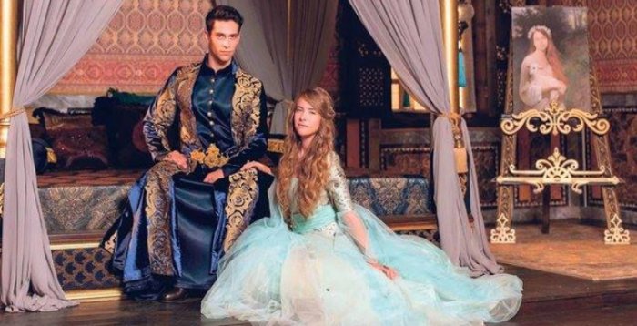 Sozia e sulltan Ahmetit: Njihuni me të dashurin bukurosh të Anastasia-s së serialit ‘Sulltanesha Kosem’ (FOTO)