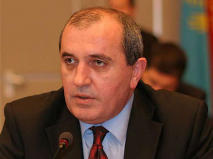Komunikimi politik i Sali Berishës dhe ‘sekretet’ e liderit, Mustafaj rrëfen vitet ‘90