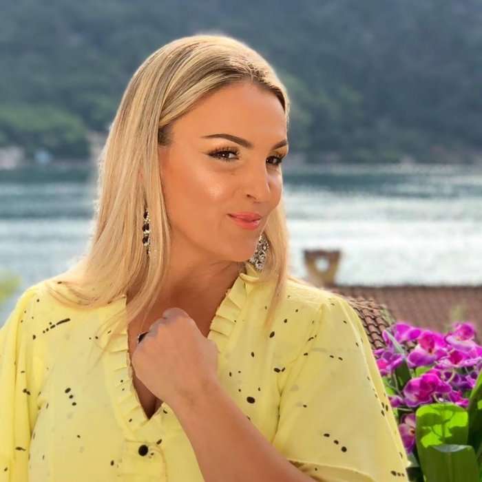 Aferdita Demaku Hajde Te Hekim Pak Merzi