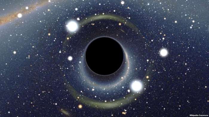 Dalin teori të reja mbi vrimën e zezë