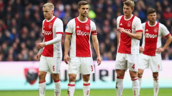 Barça mendon revolucionin, kërkohen katër lojtarë të Ajaxit