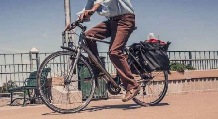 Ky drejtor i paguan më shumë punëtorët të cilët udhëtojnë me biçikletë