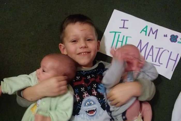 Djali 4-vjeçar ua shpëton jetën vëllezërve të tij më të vegjël, binjakë