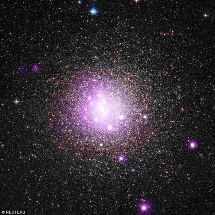Ylli i vogël ‘shqyen’ një planet të tërë në skaj të ‘Rrugës së Qumështit’