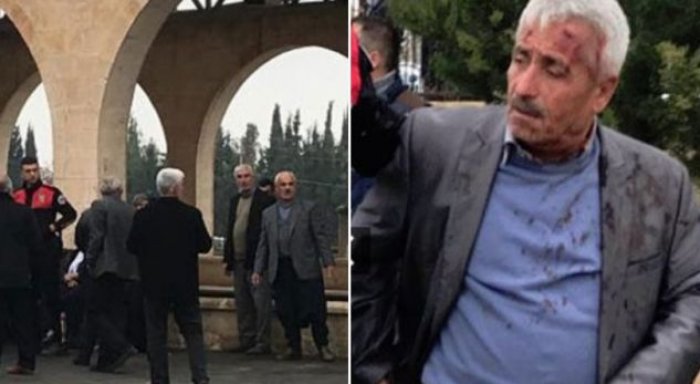 Ngjarje e rÃ«ndÃ«: VÃ«llezÃ«rit rrihen nÃ« varrimin e babait