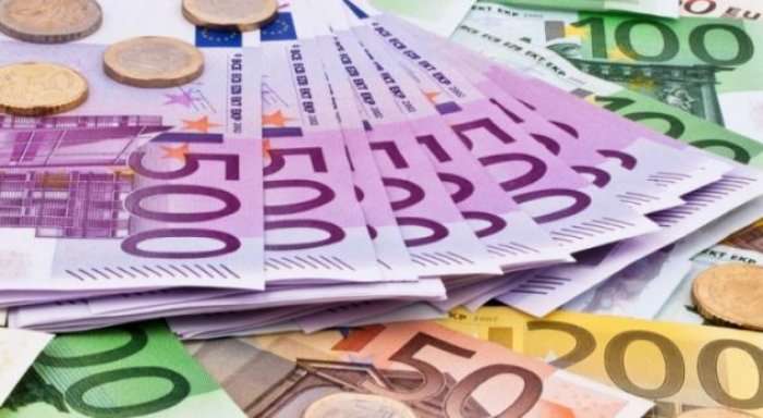 Borxhi publik mbi 1 miliard euro, luksi i pushtetit rritet, ekonomia përtokë