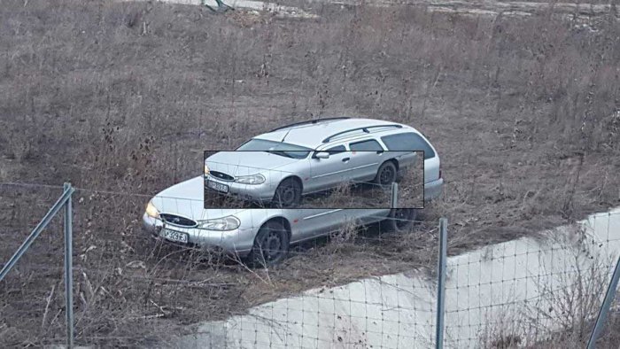 Gjendet vetura me të cilën ikën grabitësit e bankës, këto janë pamjet e para