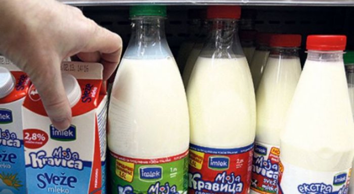 Qumështi i Serbisë nuk lejohet në Evropë, përmban më shumë aflatoksinë