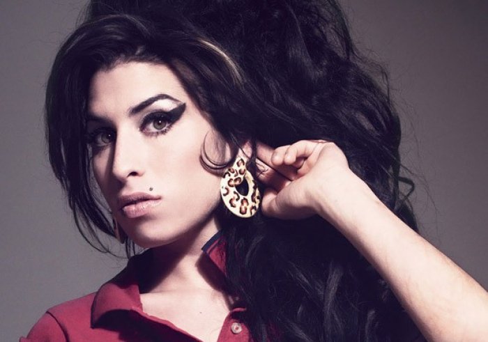 Publikohet një këngë e re e Amy Winehouse