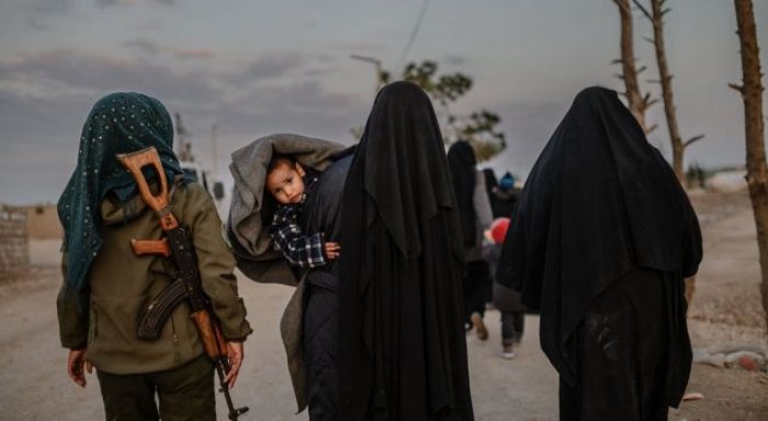 200 familje mbahen peng nga ISIS në bastionin e fundit të kontrolluar prej tyre