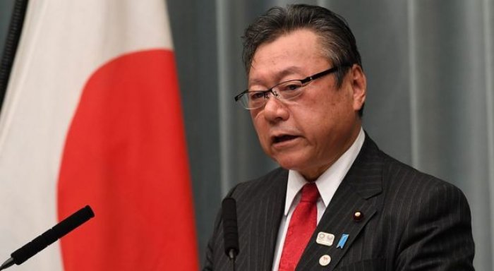 Ministri japonez vonohet 3 minuta në parlament, opozita bojkot 5 orësh