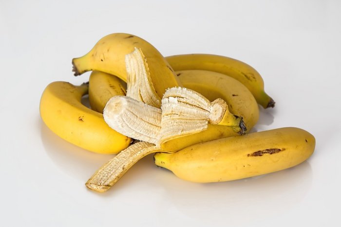 Harroni ilaçet, kundër kollës ju nevojiten vetëm bananet