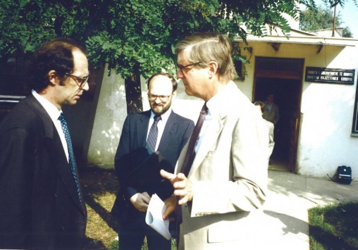Zbulohet porosia e ambasadorit Amerikan se çka i tha dr. Rugovës për luftë, në vitin 1991