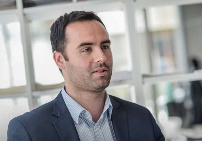 'Çartet' Konjufca: Nëse hiqet taksa Ramush Haradinaj do të përballet me ne