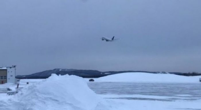 Dramë në aeroport: Aeroplani në minus 20 gradë me derë të hapur