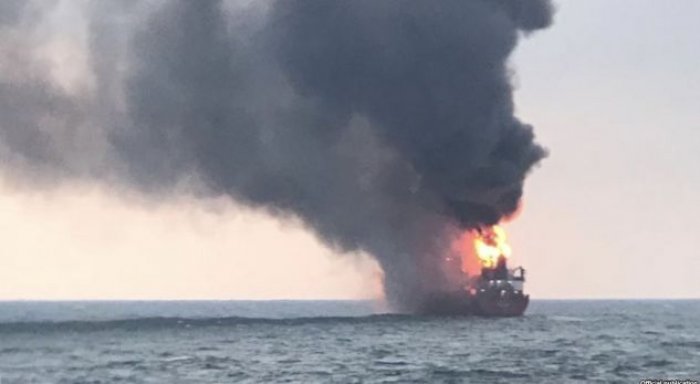 Dhjetë të vdekur dhe dhjetë të zhdukur nga djegia e anijeve afër Krimeas