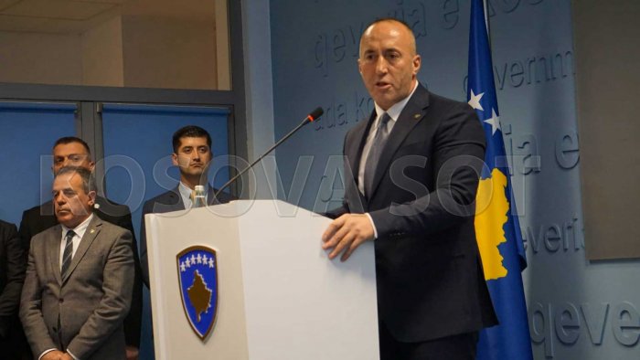 Haradinajn nuk e bind as ambasadori amerikan, s’ka heqje të taksës (Video)
