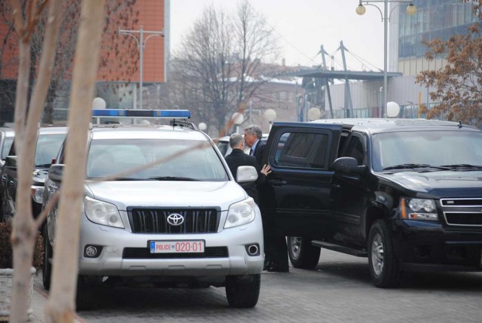Ambasadori Kosnett nuk flet pas takimit me Veselin e Haradinajn