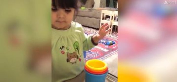 E mrekullueshme: Vajza e vogël, e gjen enigmën e lojës (Video)