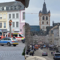Sulmi në Gjermani: Të paktën 4 të vdekur nga makina që goditi këmbësorët, karrocën e bebes në Trier