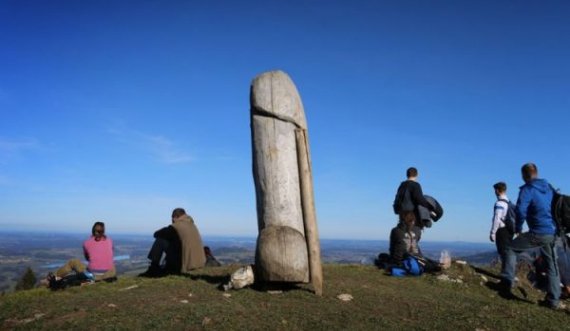 Zhduket skulptura “e veçantë” nga druri në Gjermani, nisin hetimet