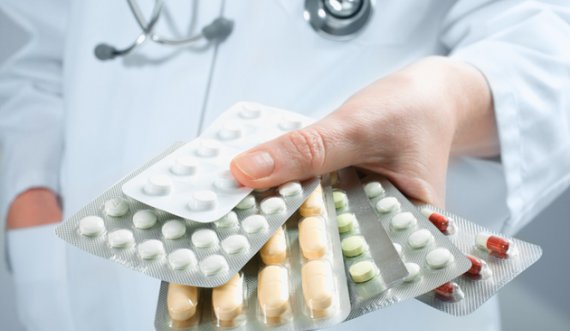 Farmacistja shqiptare: Ilaçet që përdoren për Covid-19 në vend nuk rekomandohen në Itali