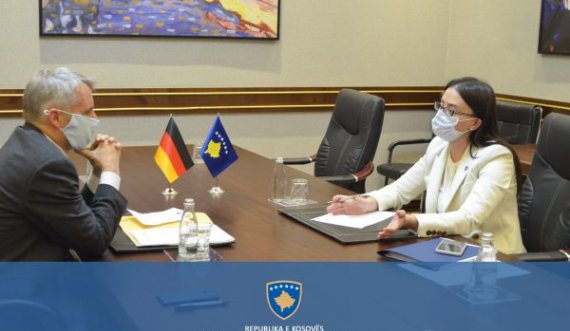 Njohja e patent-shoferëve, Meliza Haradinaj- Stublla takohet me ambasadorin gjerman