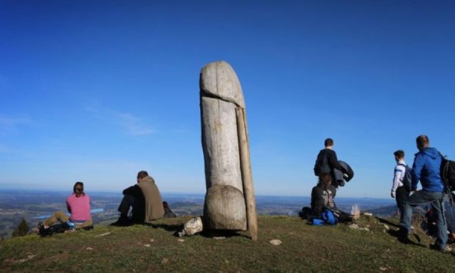 Zhduket skulptura “e veçantë” nga druri në Gjermani, nisin hetimet